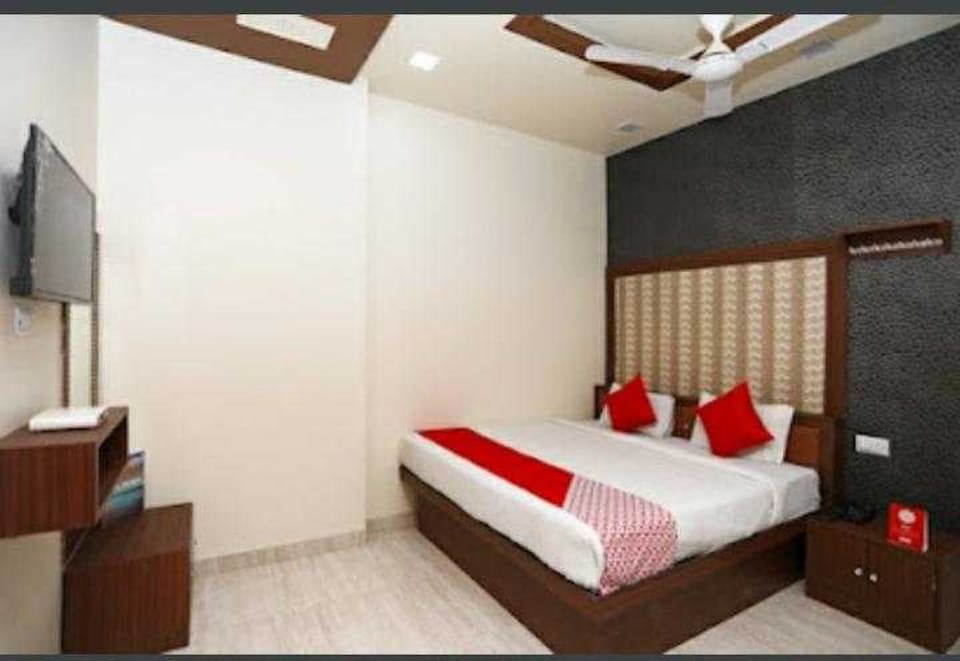 OYO Hotel Krishna Nh2 Bhartpur Road Mathura, Mathura Station, Mathura