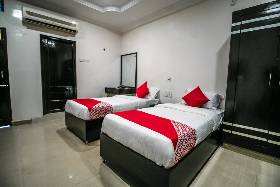 OYO 11565 V V Pride, Chandanagar, Hyderabad