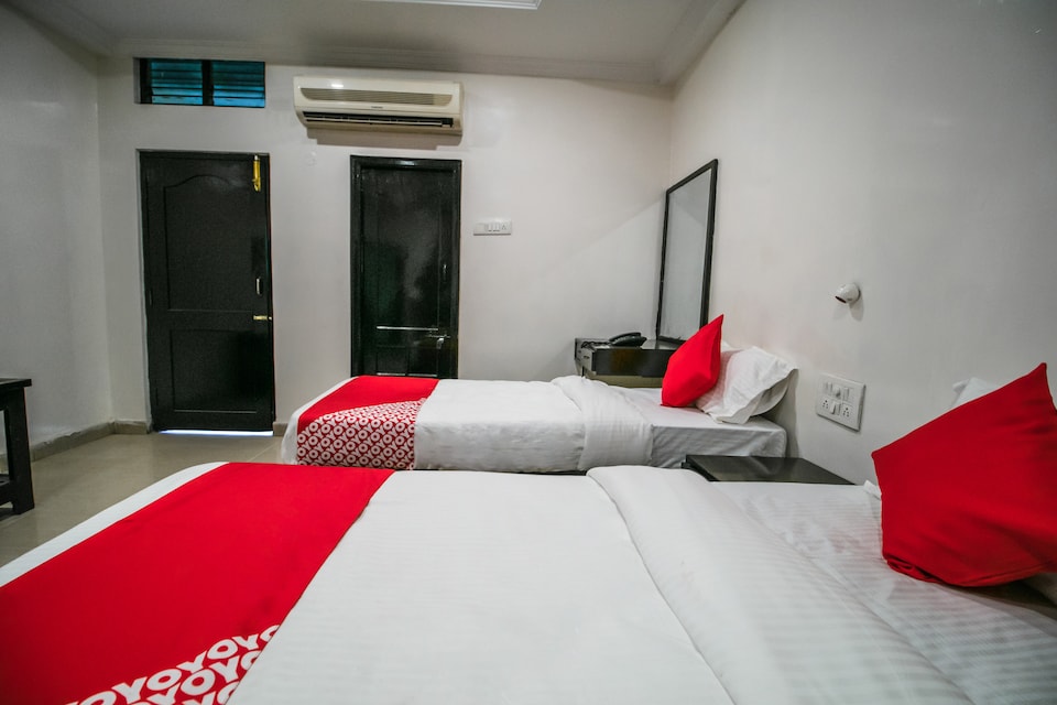 OYO 11565 V V Pride, Chandanagar, Hyderabad