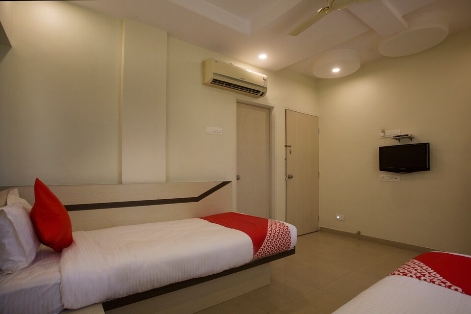 OYO 11566 Shree Swami Apartment, Pimpri Pune, Pune