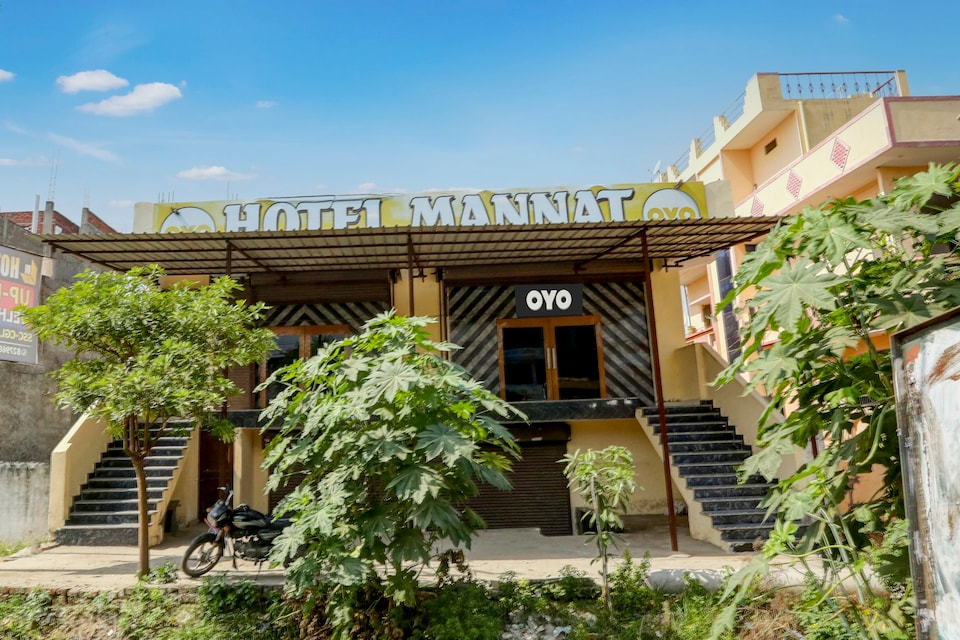 OYO 90856 HOTEL MANNAT, Aligarh, Aligarh