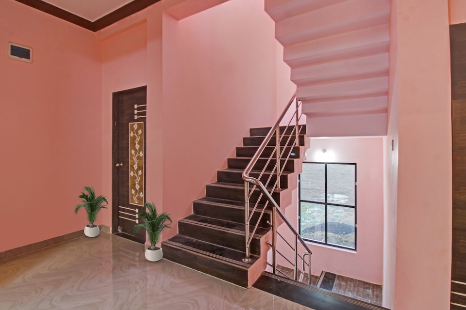 Hotel O Raj, Manish Nagar Besa, Nagpur