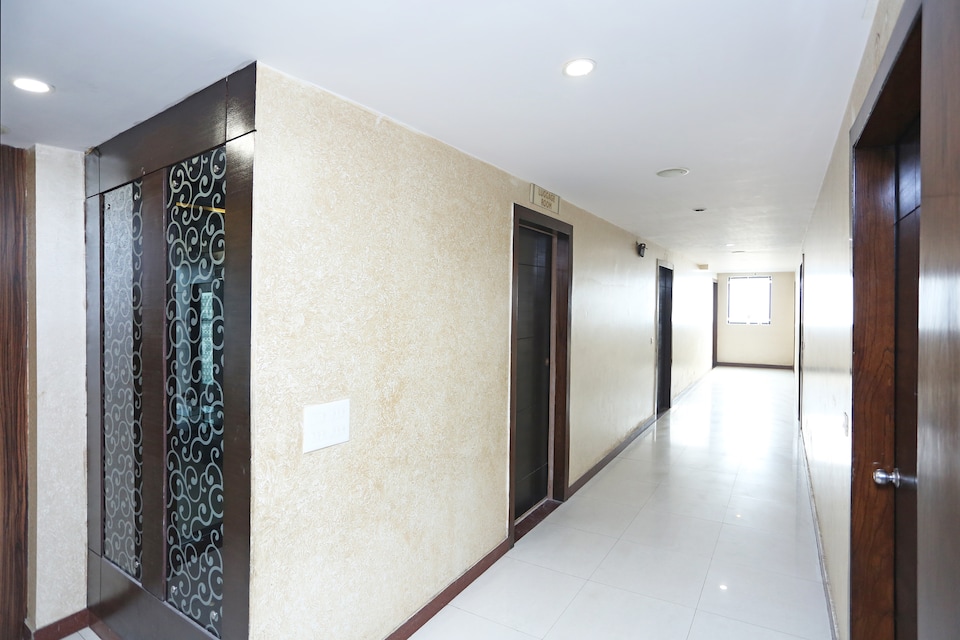 OYO 11577 Hotel Crystal Retreat, Fatehabad Road, Agra