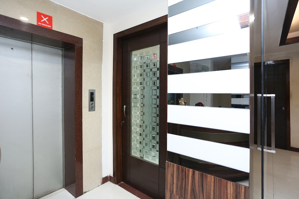 OYO 11577 Hotel Crystal Retreat, Fatehabad Road, Agra