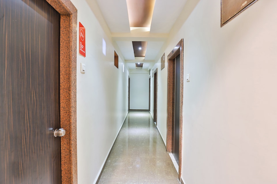 Hotel O Nova Nildeep, Dhebar Road, Rajkot