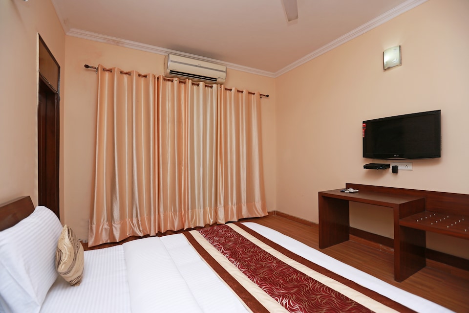 OYO Hotel Cosy Tree Near Aravali Biodiversity Park, Cyber City Extension, Gurgaon