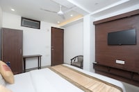 OYO Hotel Aravali Inn Near Ambience Mall