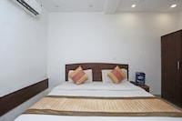 OYO Hotel Aravali Inn Near Ambience Mall