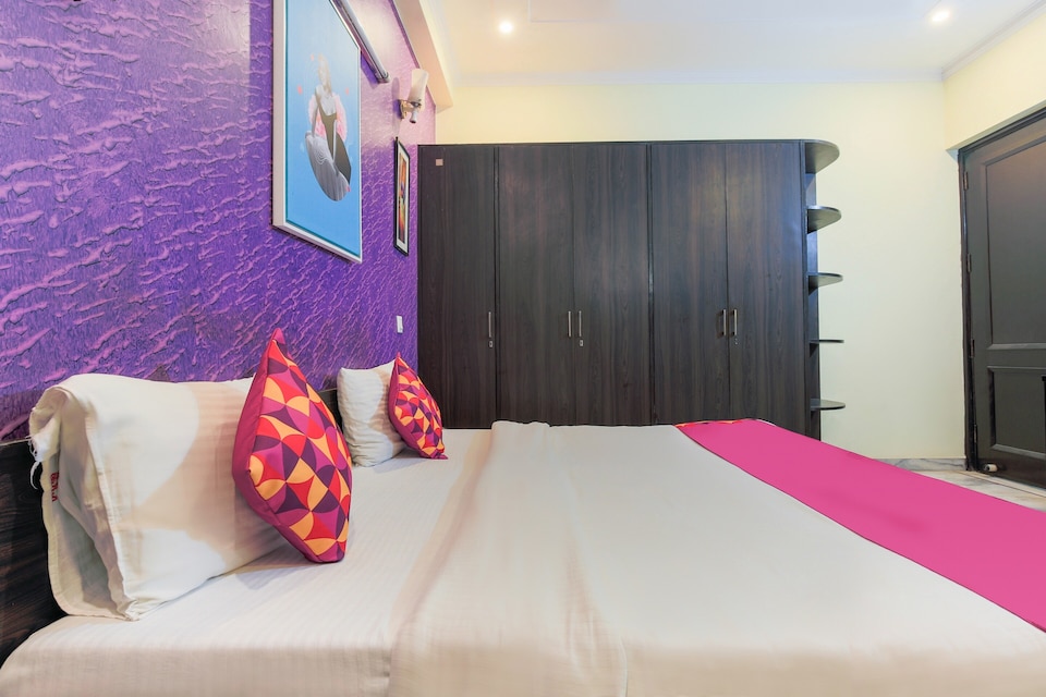 OYO Galaxy Inn , Medanta, गुड़गांव