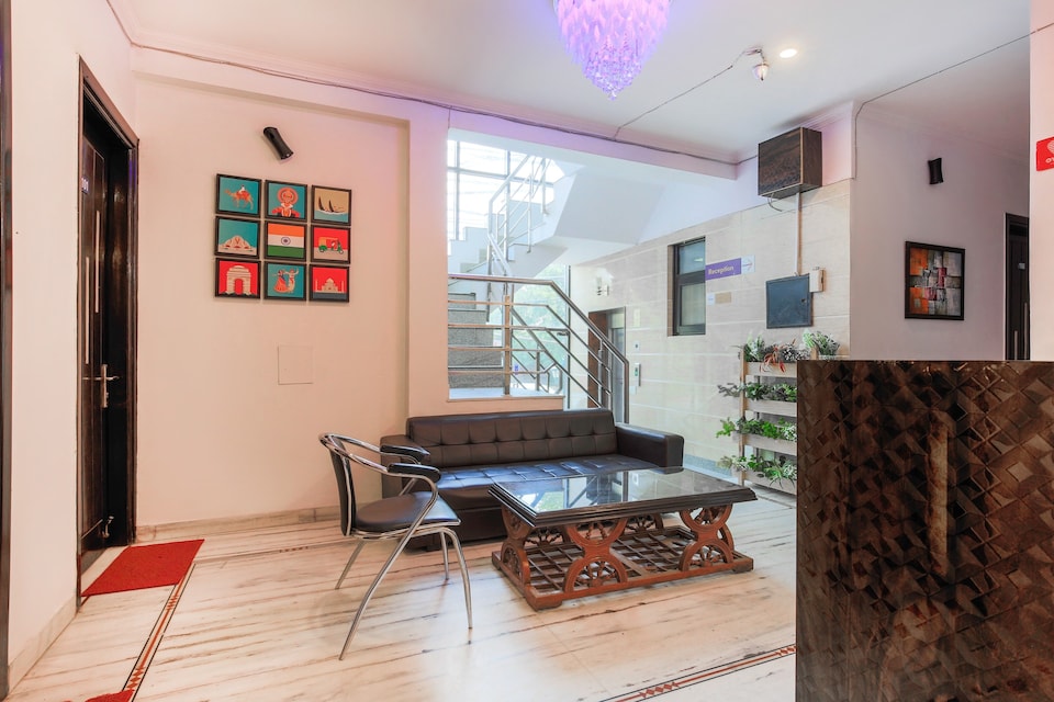 OYO Galaxy Inn , Medanta, गुड़गांव