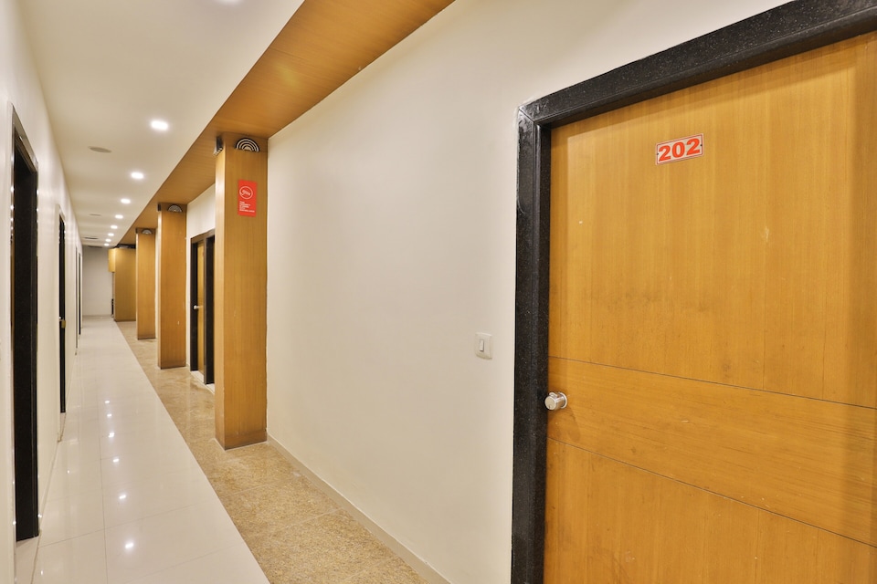 Hotel O Shreenath, Ashram Road-Usmanpura-Elisbridge-Navrangpura-Kalupur, Ahmedabad