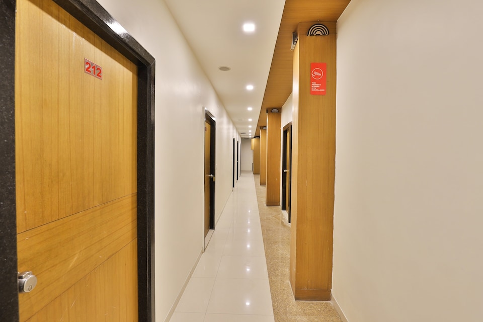 Hotel O Shreenath, Ashram Road-Usmanpura-Elisbridge-Navrangpura-Kalupur, Ahmedabad