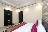 OYO Royal Palace Inn Near M2k Cinemas Rohini