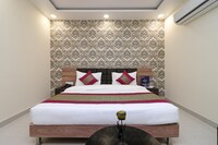 OYO Royal Palace Inn Near M2k Cinemas Rohini