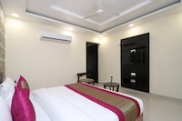 OYO Royal Palace Inn Near M2k Cinemas Rohini