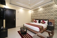 OYO Royal Palace Inn Near M2k Cinemas Rohini