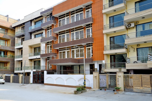 Capital O Retreat Inn Near Lotus Temple
