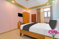 Collection O by OYO Premier Near Hazratganj