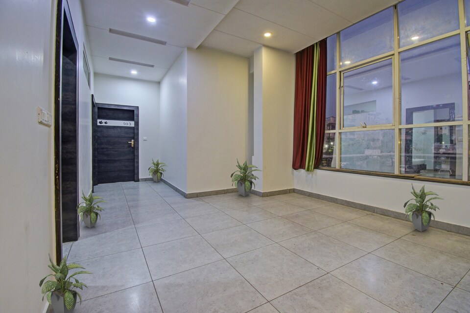 Capital O 91036 Hotel Stanza, Raja Park Jaipur, Jaipur