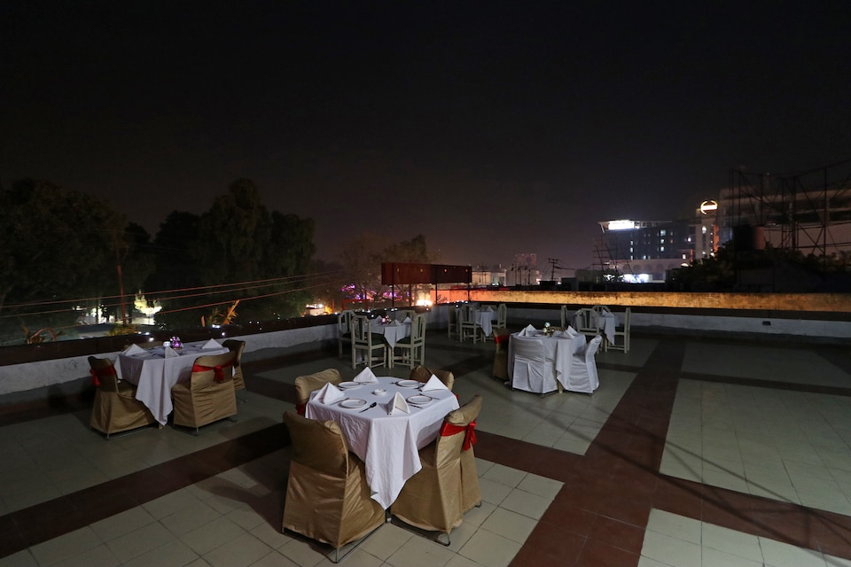 OYO 11647 Hotel Metro, Corporate Complex, Agra