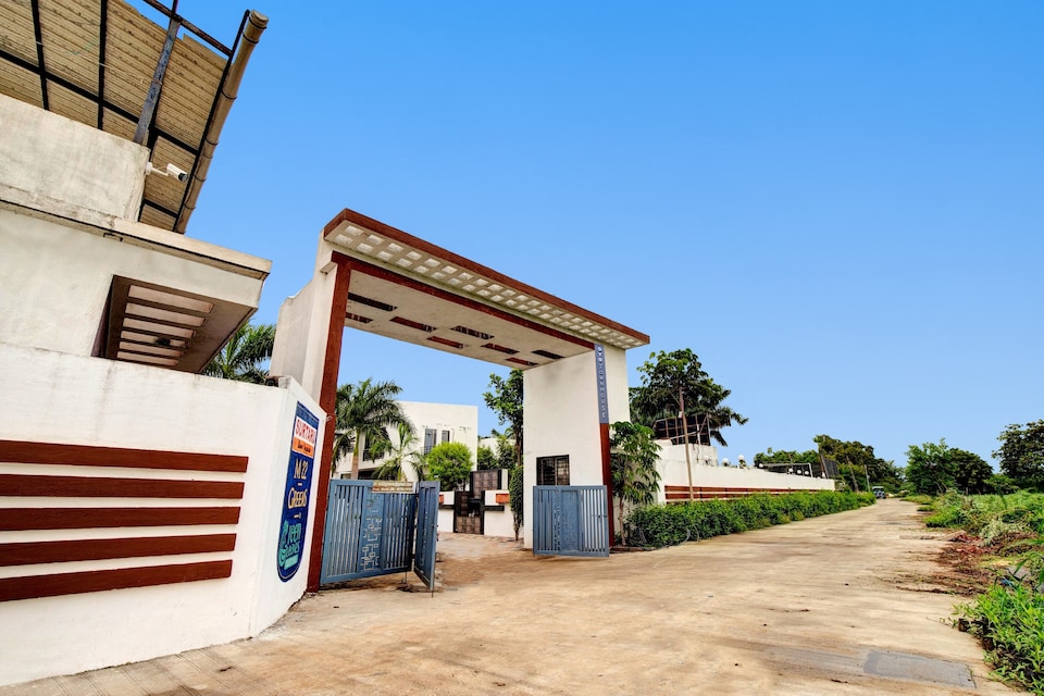 OYO Townhouse 1068 M22 Resort, Navsari, Navsari