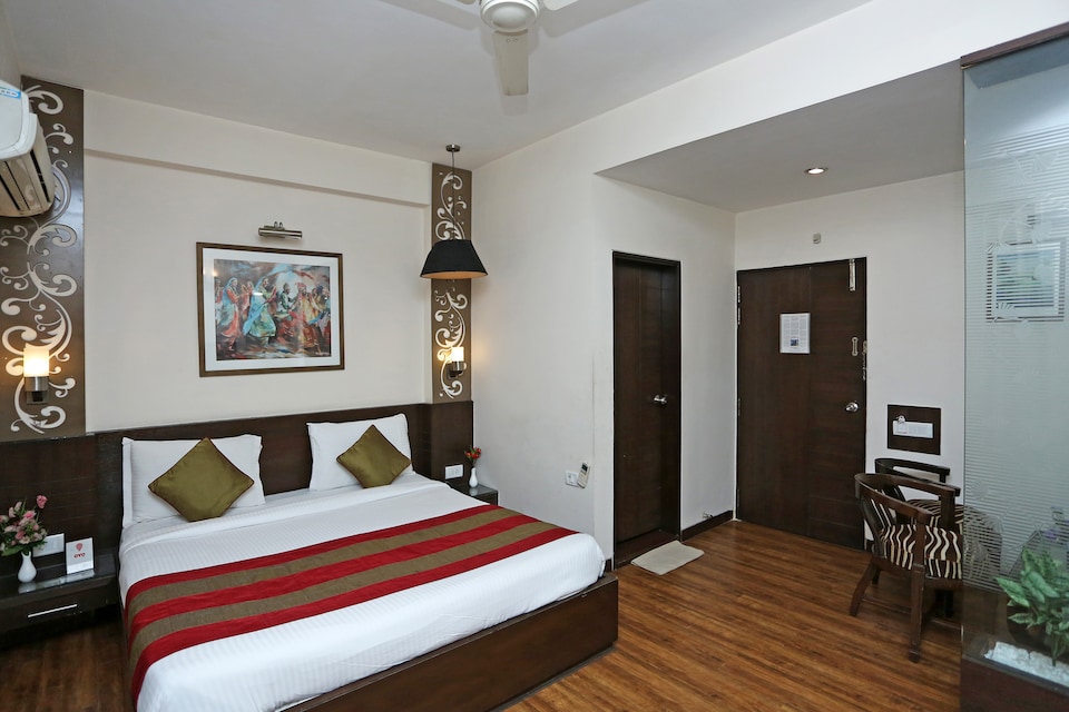 Live as AGR102, Fatehabad Road, Agra