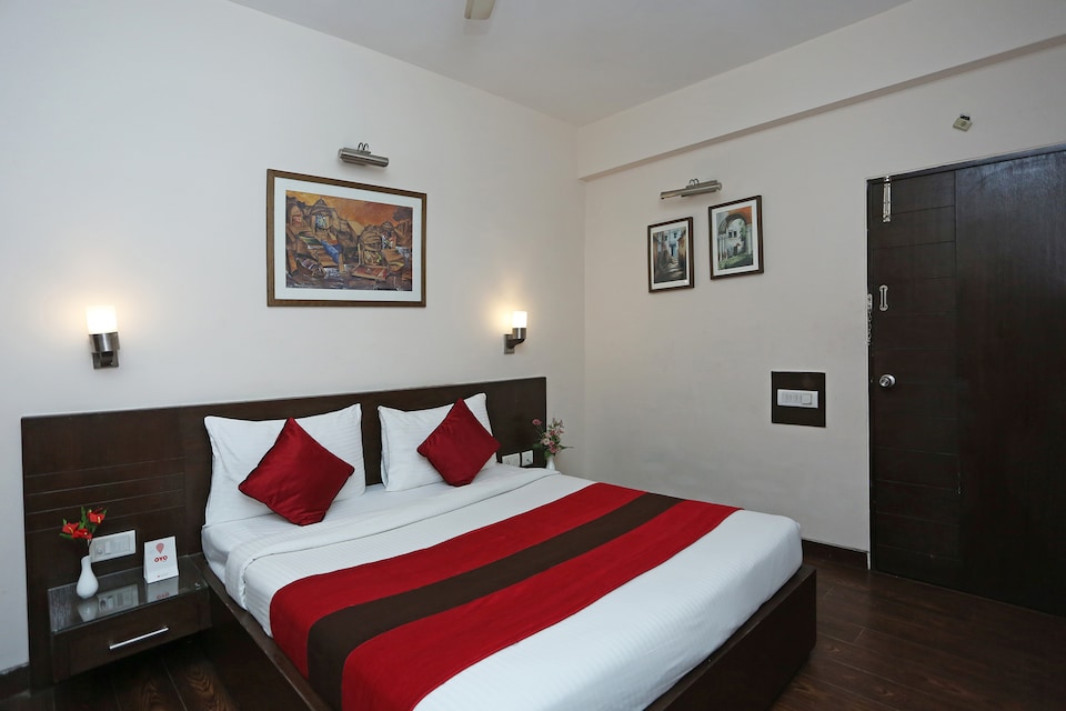 Live as AGR102, Fatehabad Road, Agra