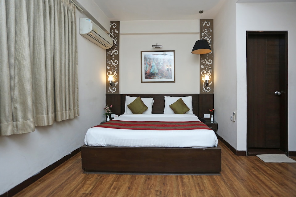 Live as AGR102, Fatehabad Road, Agra