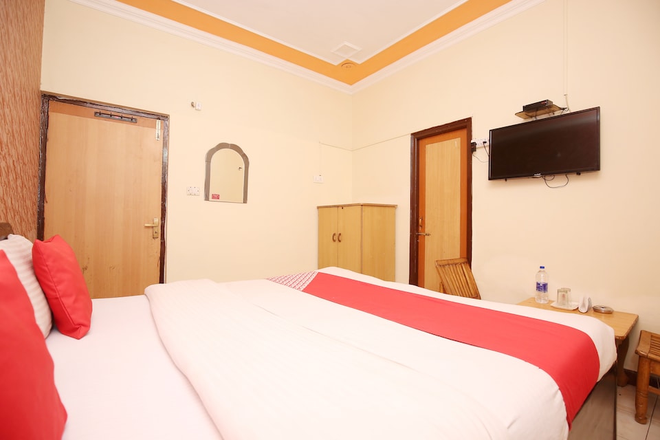 OYO 11654 Diamond Palace, South Chandigarh, Chandigarh