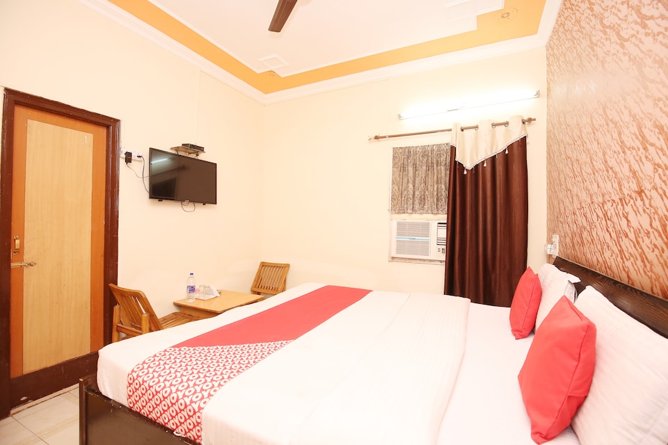OYO 11654 Diamond Palace, South Chandigarh, Chandigarh