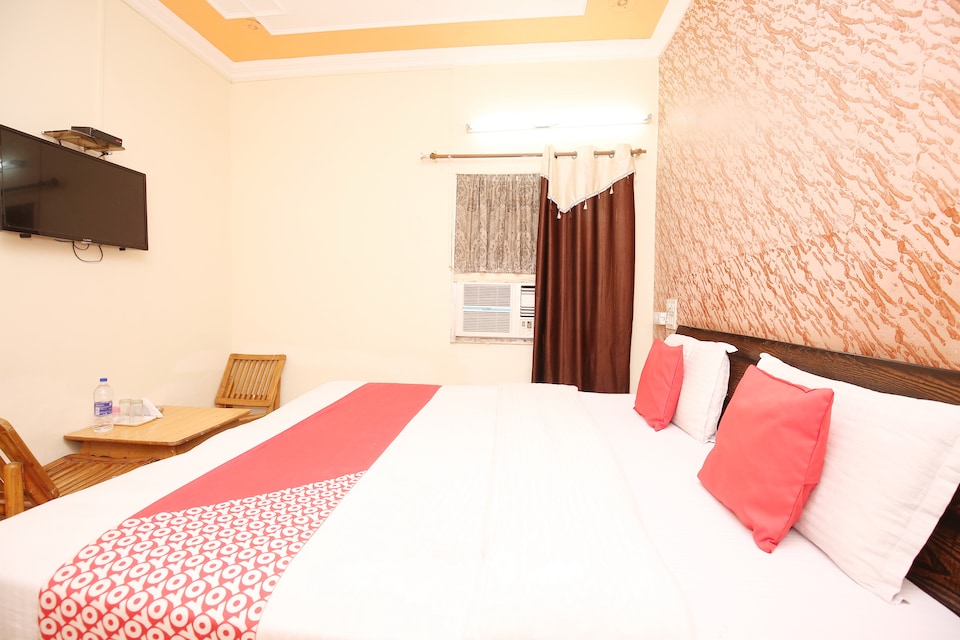 OYO 11654 Diamond Palace, South Chandigarh, Chandigarh