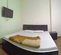 OYO Hotel Mongoose Palace