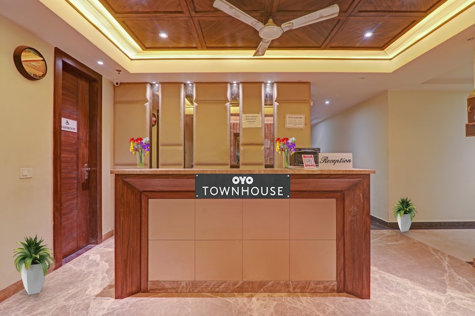 Townhouse Hotel Spotlight, Fazal Ganj Kanpur, Kanpur