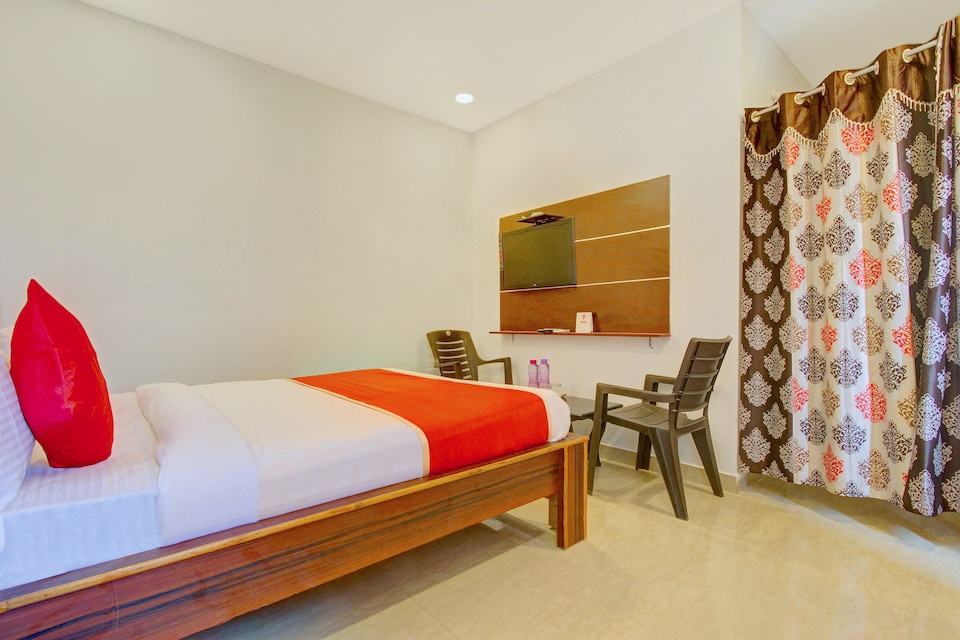 OYO 11670 Hotel Vishnu Priya Residency, LB Nagar - Ramoji-II, Hyderabad