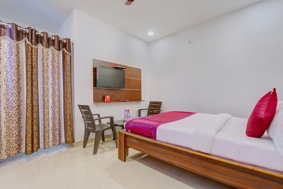 OYO 11670 Hotel Vishnu Priya Residency, LB Nagar - Ramoji-II, Hyderabad