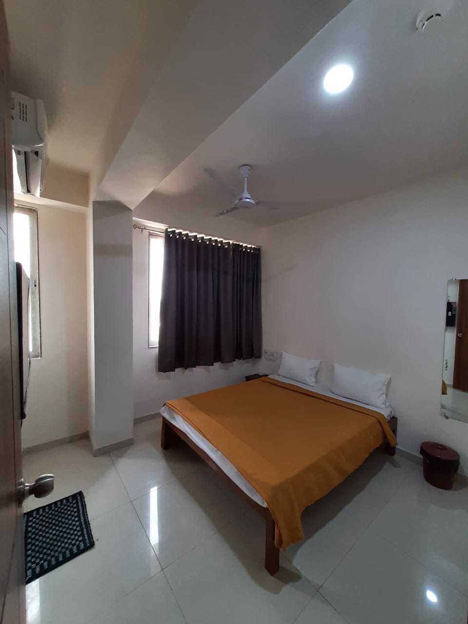 OYO 91154 Hotel Mango, Adajan, Surat
