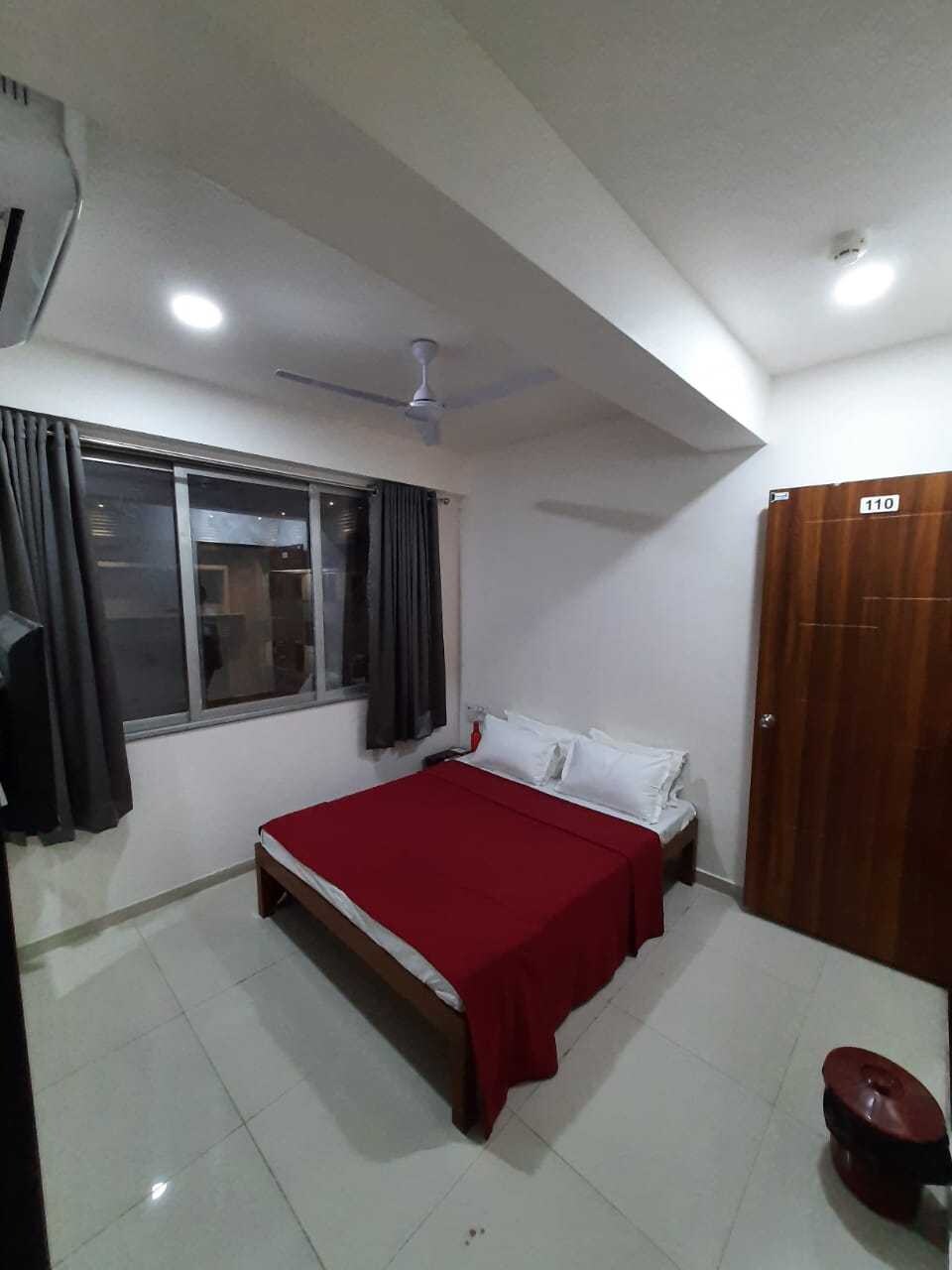 OYO 91154 Hotel Mango, Adajan, Surat