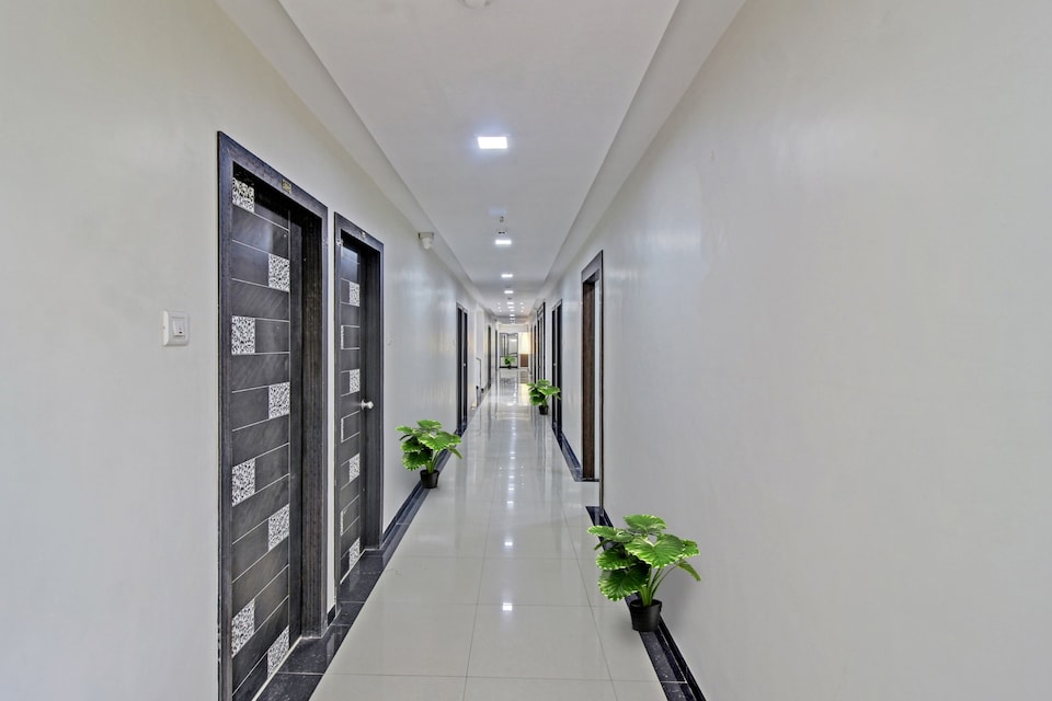 OYO 91174 Hotel Raj Mahal, Mumbai Airoli-Vashi, Mumbai