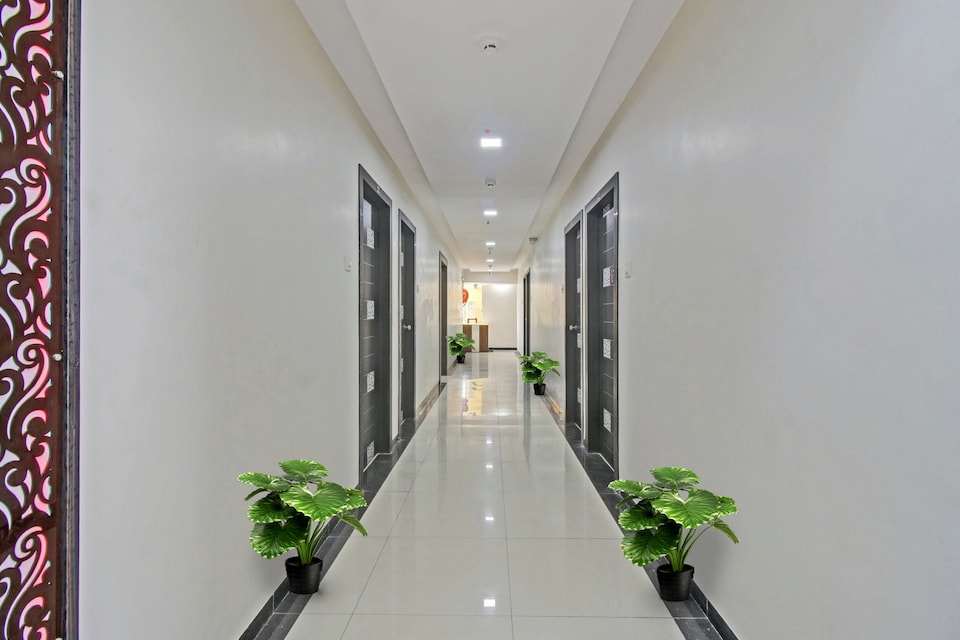 OYO 91174 Hotel Raj Mahal, Mumbai Airoli-Vashi, Mumbai