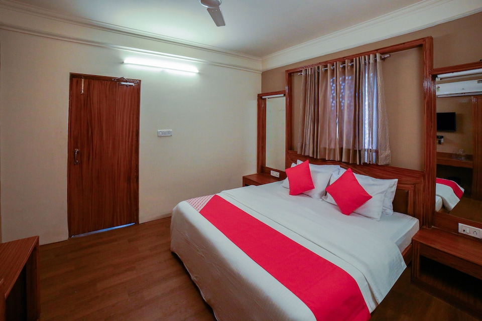OYO 11675 Hotel Prahlad Inn, City Centre, Gwalior