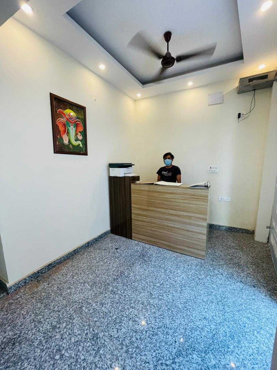 OYO Hotel Surajmal Palace, Noida City, नोएडा