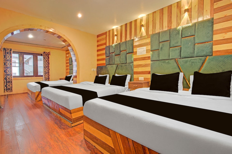 Collection O Padshahi Bagh Formerly Matamal Cafe, Rajbagh, Srinagar