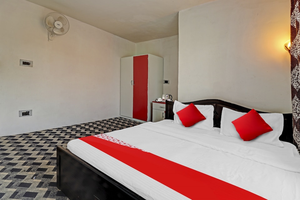 Collection O Padshahi Bagh Formerly Matamal Cafe, Rajbagh, Srinagar