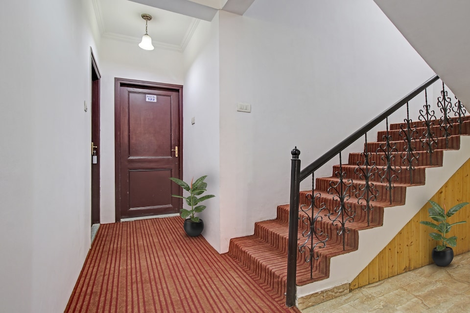 Hotel O Matamal and Cafe, Rajbagh, Srinagar