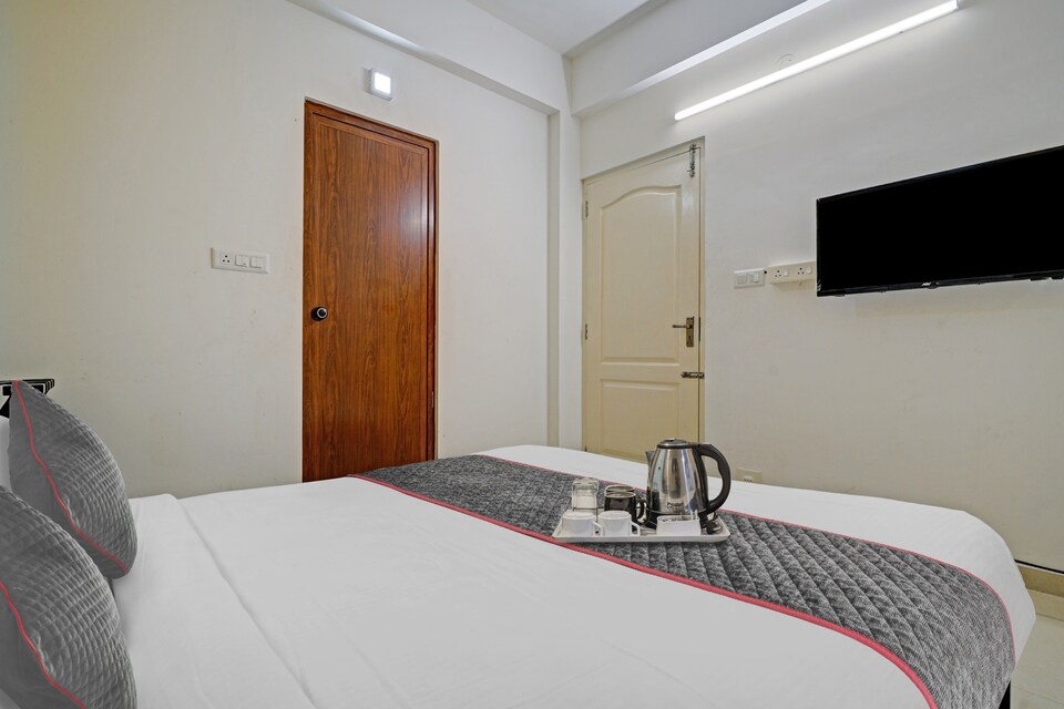 OYO Townhouse 1074 Hotel Parudeesa Residency, Edapally Kochi, Kochi