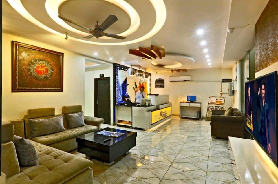 Live as DTT304, Airport Delhi, Delhi Transit