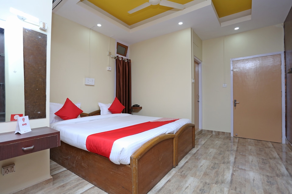 OYO 11696 Holiday Inn Guest House, Ulubari Guwahati, Guwahati