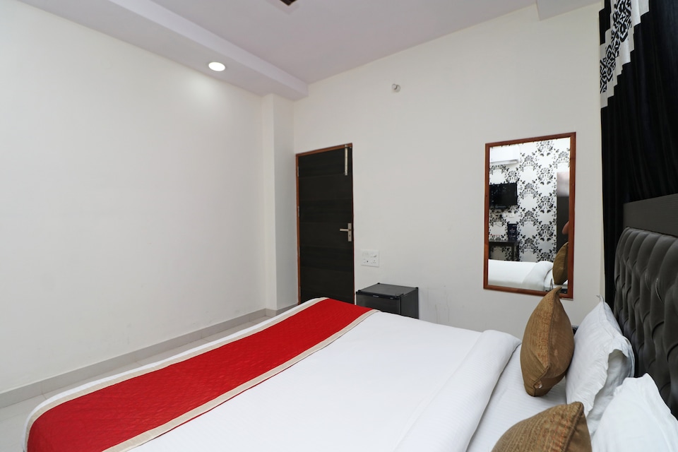OYO 11717 Gold Star Suits, Faridabad, Faridabad