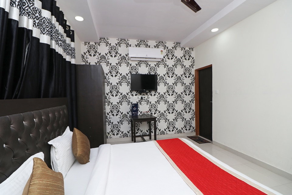 OYO 11717 Gold Star Suits, Faridabad, Faridabad