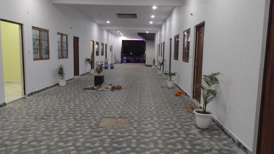 SPOT ON AR In Hotel Near Phoenix Palassio, Gomti Nagar Lucknow, Lucknow